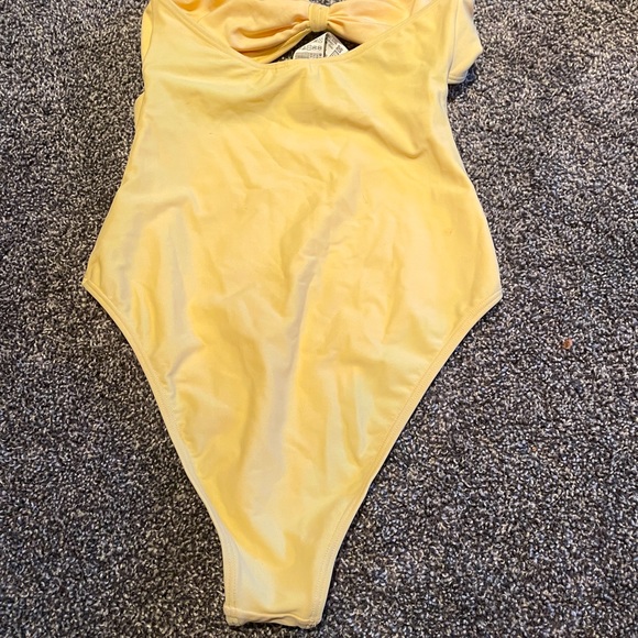 Pale yellow one piece swimsuit - Picture 2 of 3